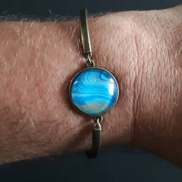 Adjustable bronze-coloured bracelet with unique ocean-colored stone Product # ArmBCMBcab2