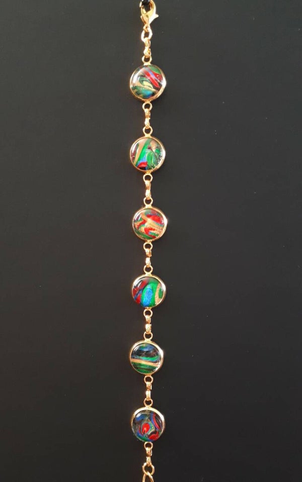 Adjustable gold-coloured charm-style chain bracelet with 6 unique Multi-coloured stones Product # ArmGCSM6cab2