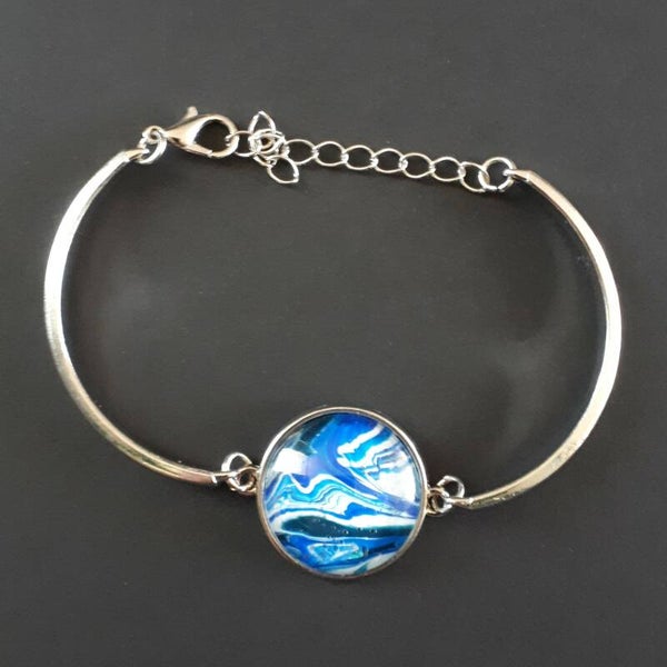 Adjustable silver-coloured bracelet with unique White Water stone Product # ArmSCMWWcab1