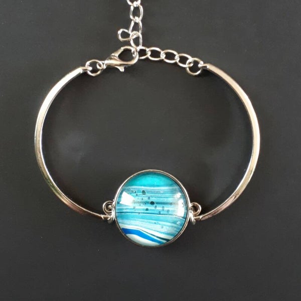 Adjustable silver-coloured bracelet with unique White Water stone Product # ArmSCMWWcab2