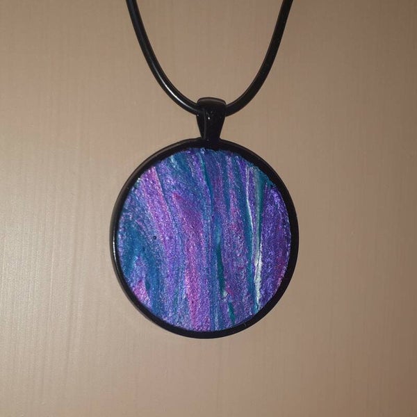 Metallic Purple and Pink circular necklace hanger (with FREE necklace) Product # ECLP2