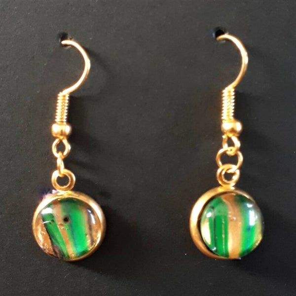 Gold-coloured earrings with unique Multi-coloured stones Product # EarhGCSMcab2