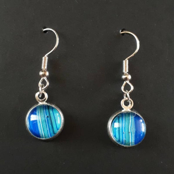 Silver-coloured earrings with unique White Water-coloured stones Product # EarhSCSWWcab2