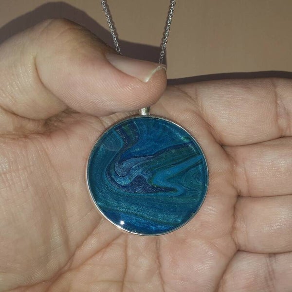 Unique ocean-coloured circular necklace hanger (with FREE chain) Product # SCLB1