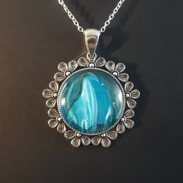 Unique Deep Sea-coloured stone in round Tibetan-style necklace hanger (with FREE chain) Product # SCMDSTcab2