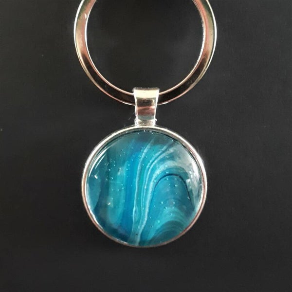 Silver-coloured keychain hanger with unique Deep Sea-coloured stone Product # keySCMDScab1