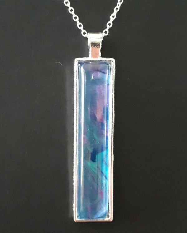 Silver-coloured keychain hanger with unique pink/purple accented stone Product # keySRLPcab1