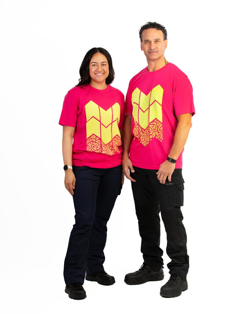 Kia Kitea Forestry Tee - Cotton - Mawhero/Hot Pink
