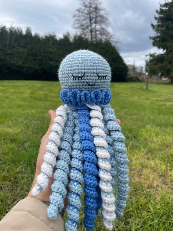 Pieuvre au crochet - tentacules doublés - 30 cm (layette)