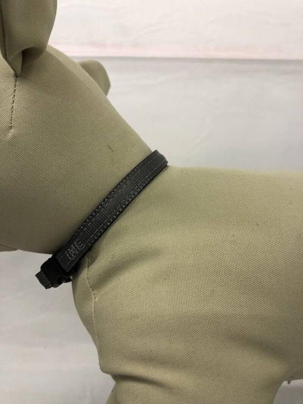 Halsband - grijs met zwart onderlegd