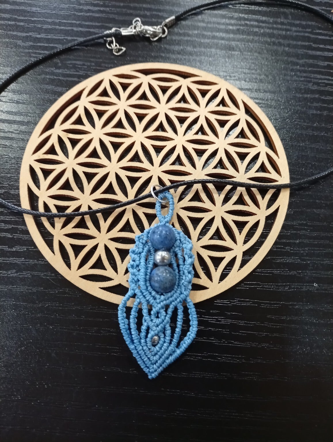 Collier micro-macramé en Dumortiérite ✨