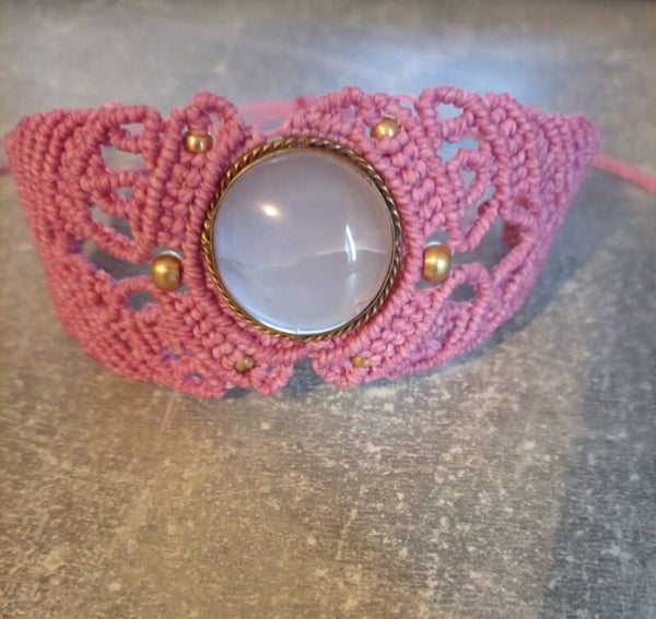 Bracelet micro-macramé – Quartz rose serti doré
