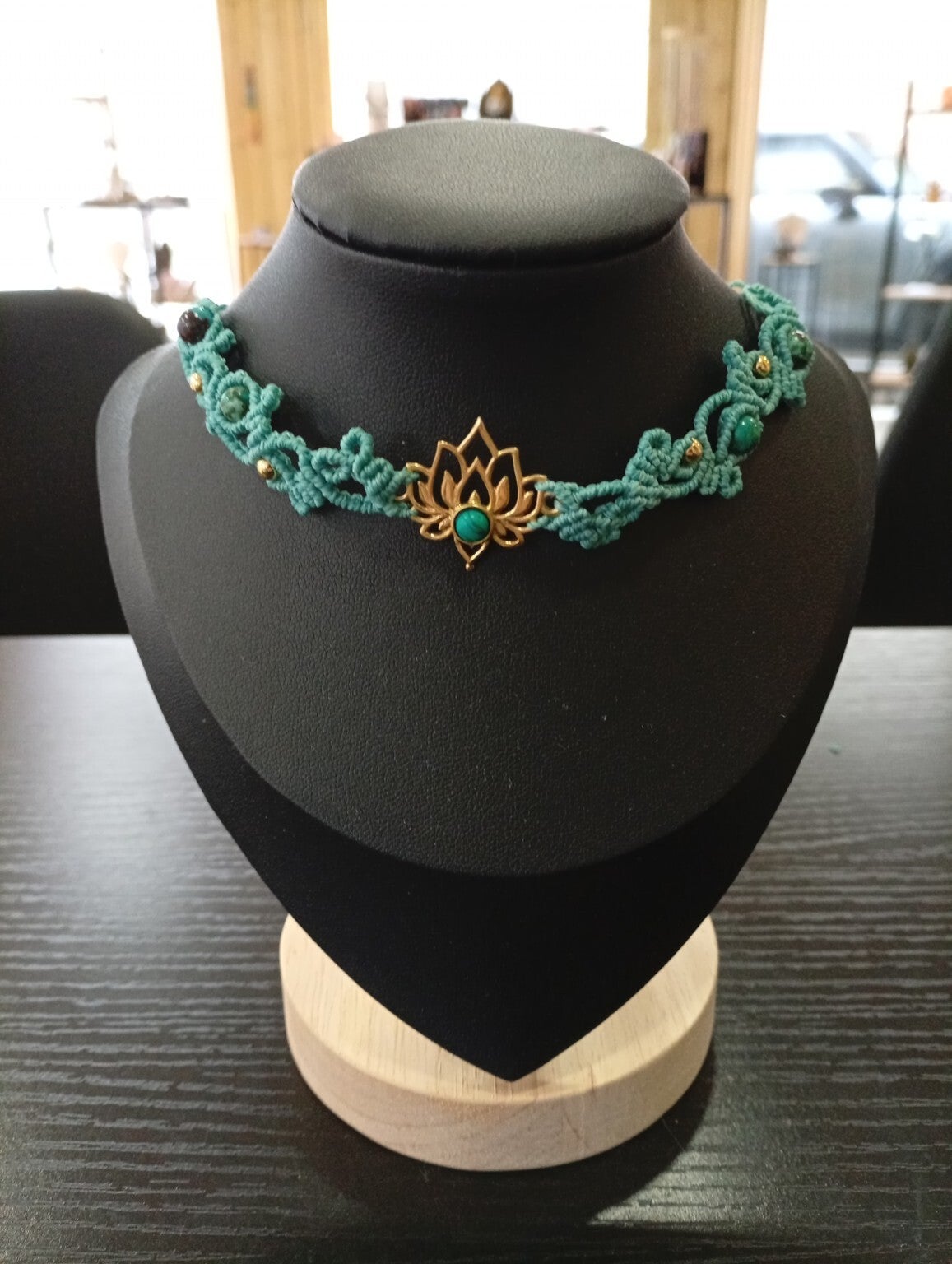 Collier ras du cou en micro-macramé 🌿