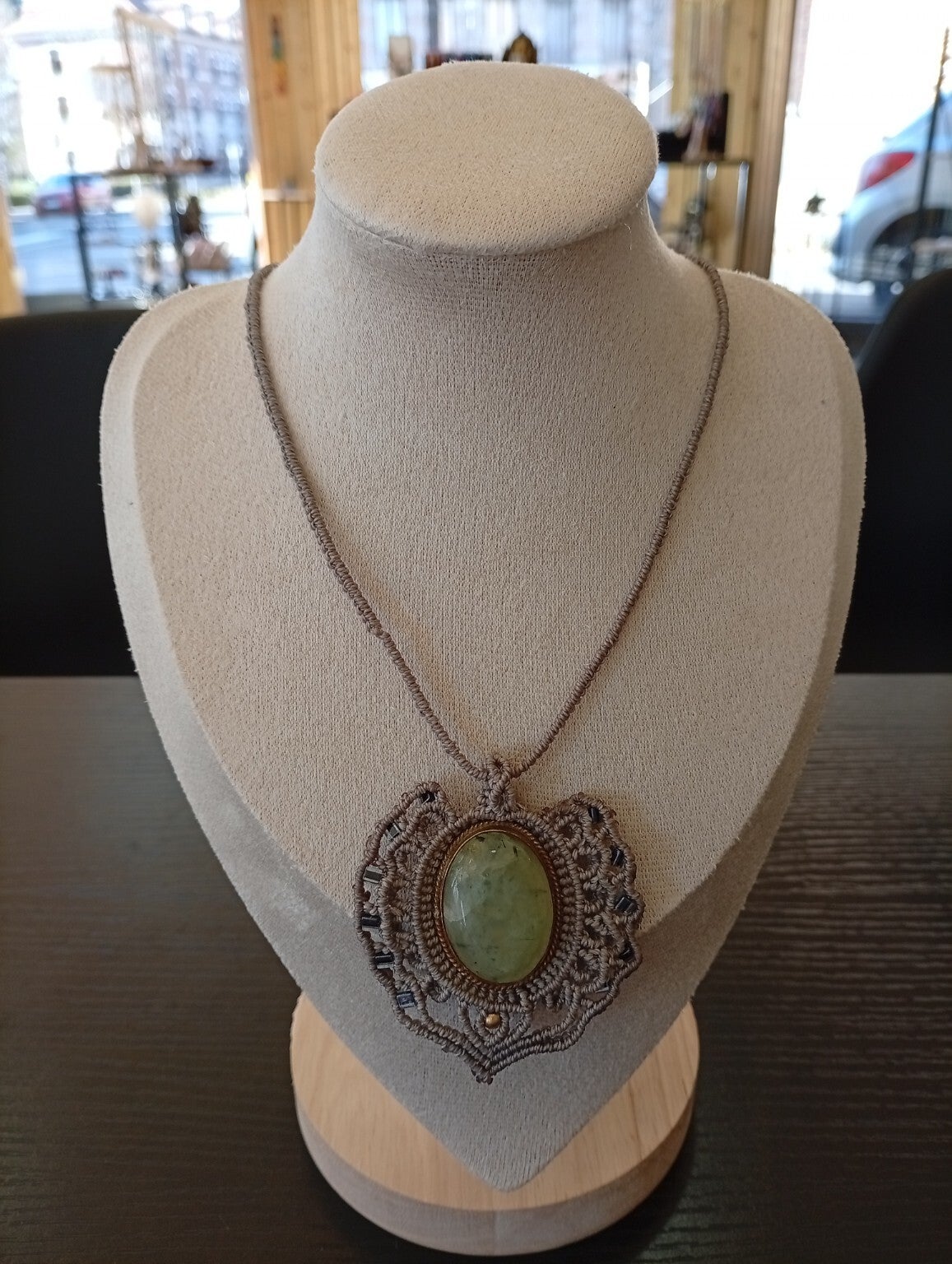 🌿 Collier micro-macramé & Préhnite – Douceur du cœur et guidance intérieure 🌿