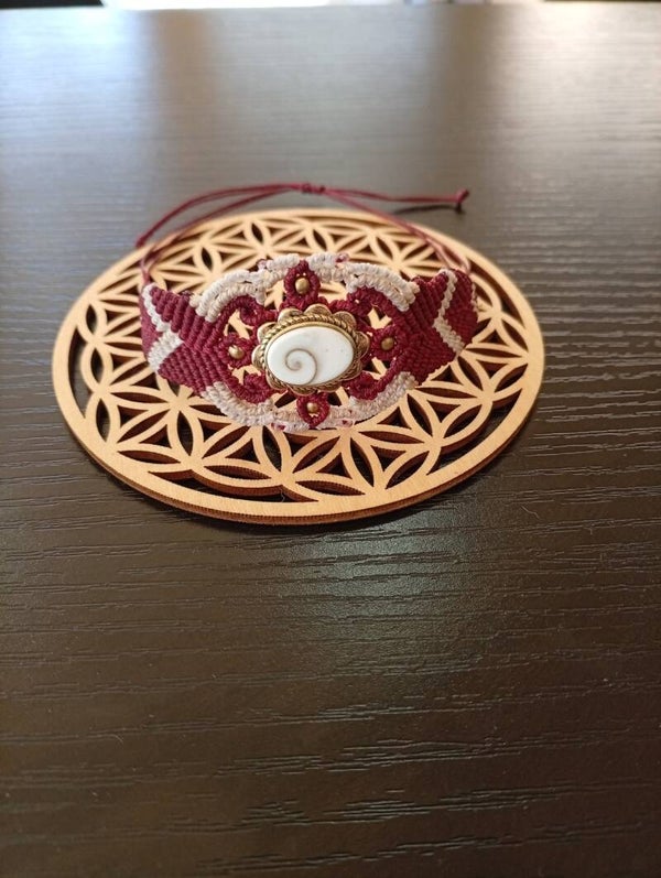 ✨ Bracelet micro-macramé – Œil de Sainte Lucie ✨