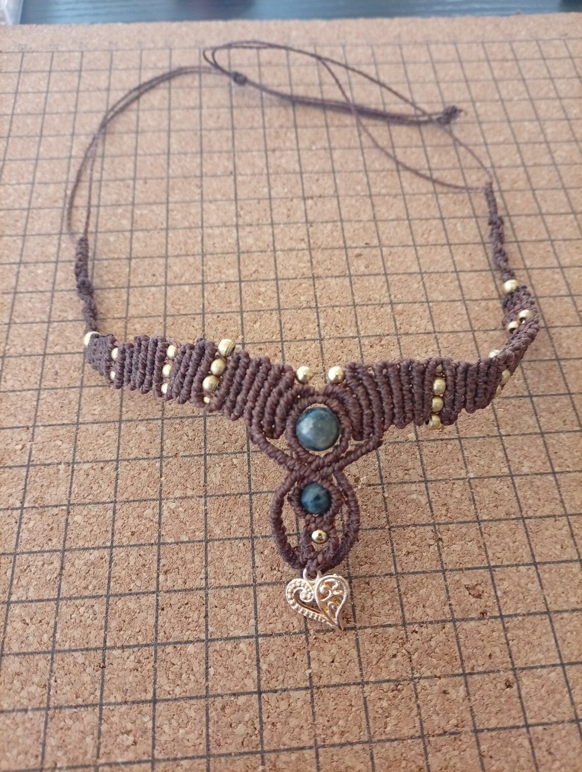Collier micro-macramé – Larvikite