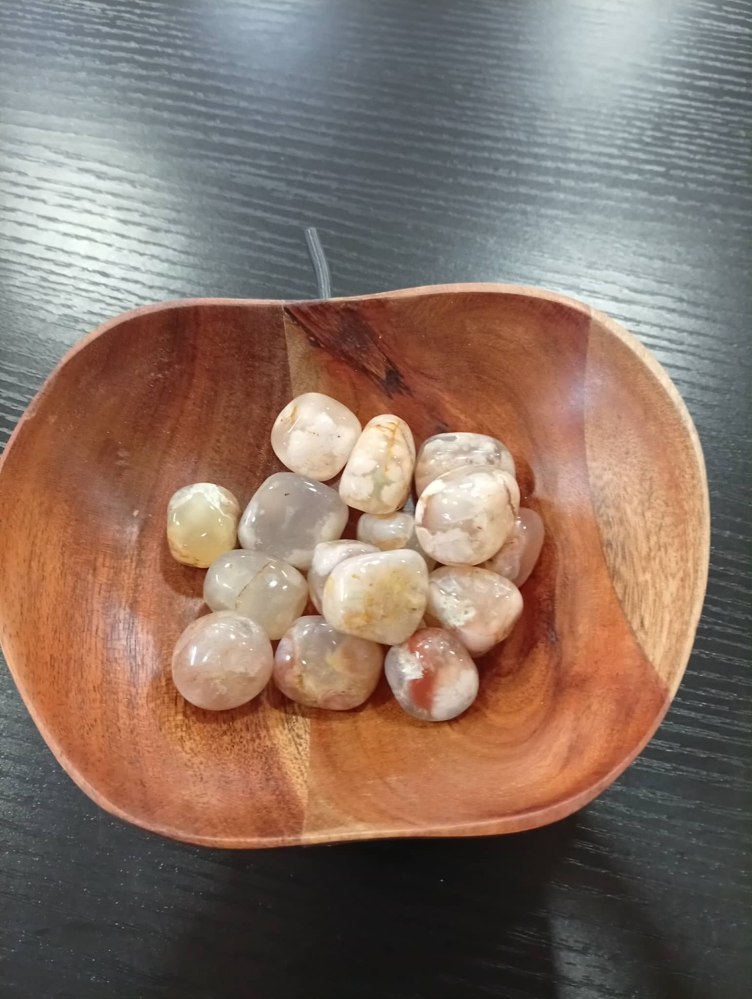 Agate cerise – Pierre de joie, d’ancrage doux & de vitalité émotionnelle