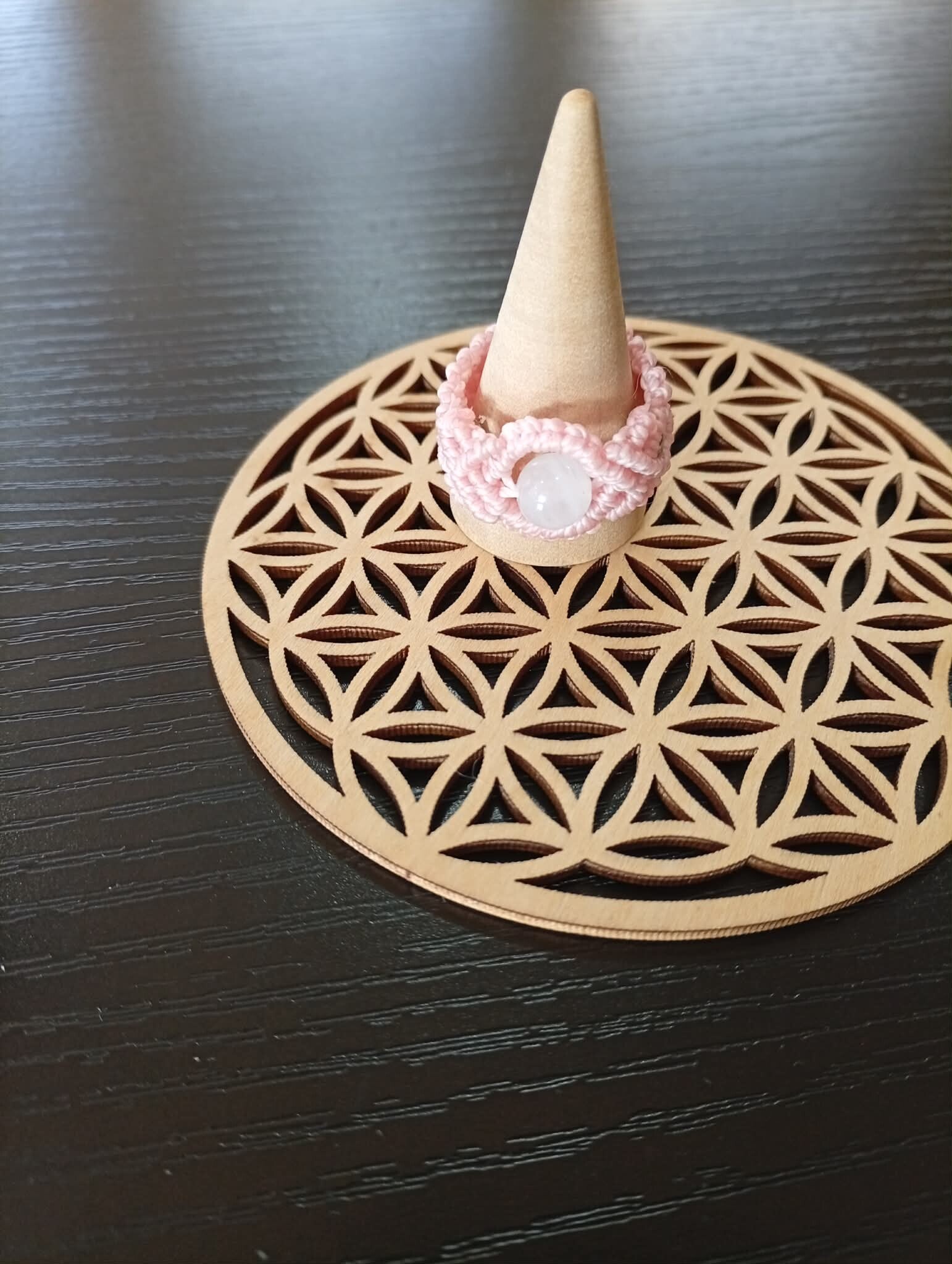 🌸 Bague micro-macramé – Quartz Rose