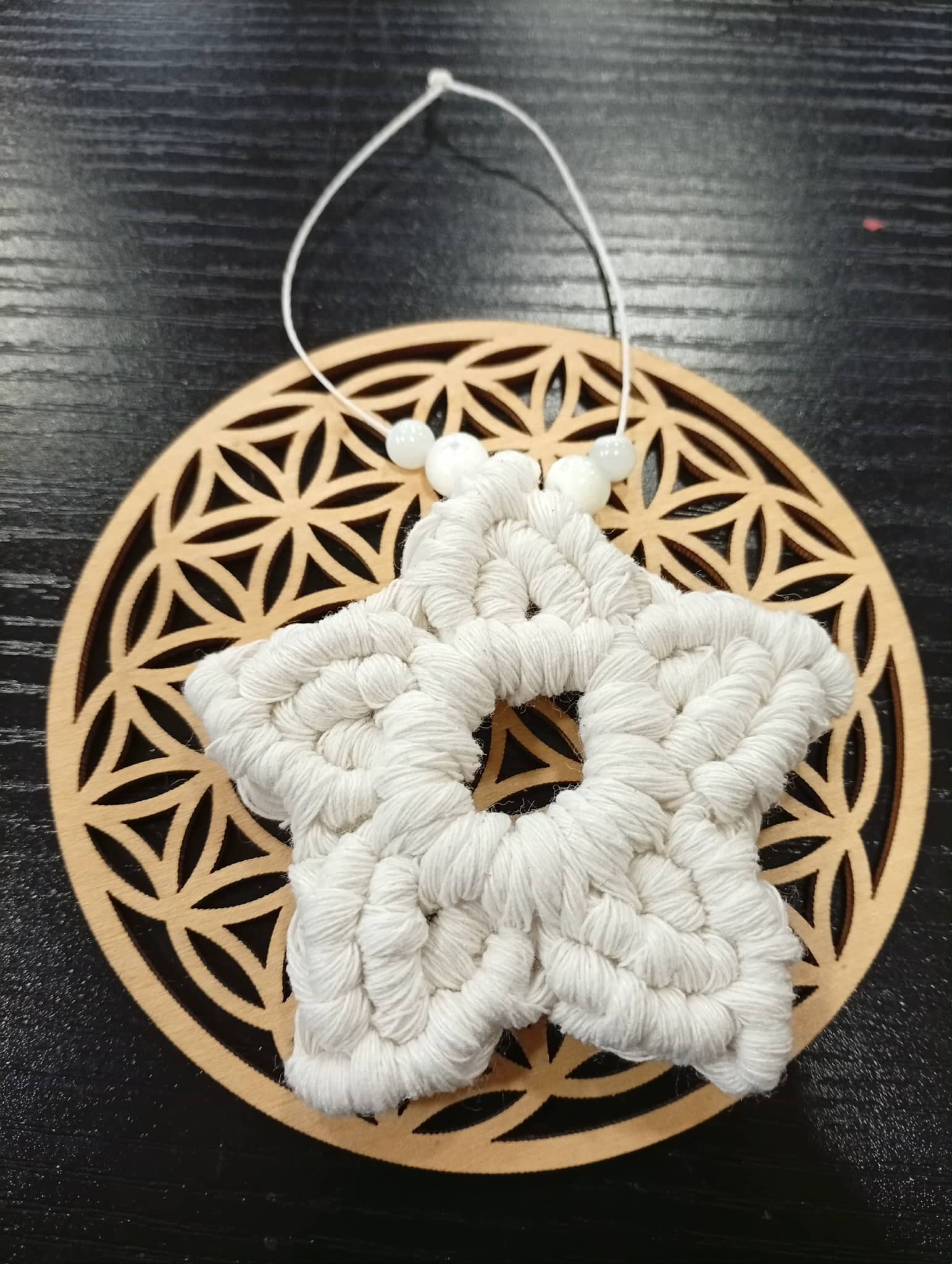 🌟 Étoile en macramé & Nacre – Création artisanale 🌟