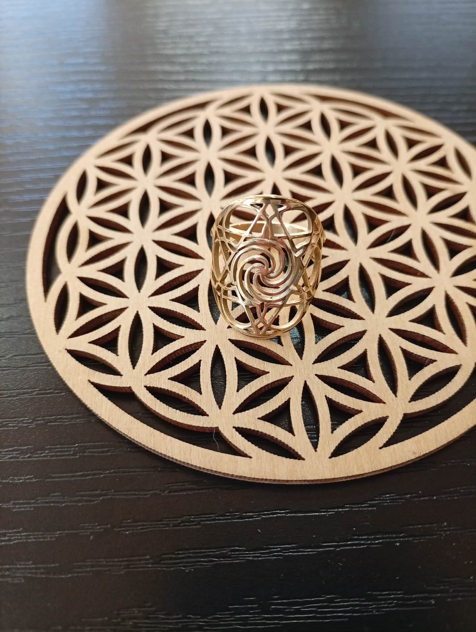 🌀 Bague Spirale Ajustable en acier inoxydable – Énergie et mouvement 🌀