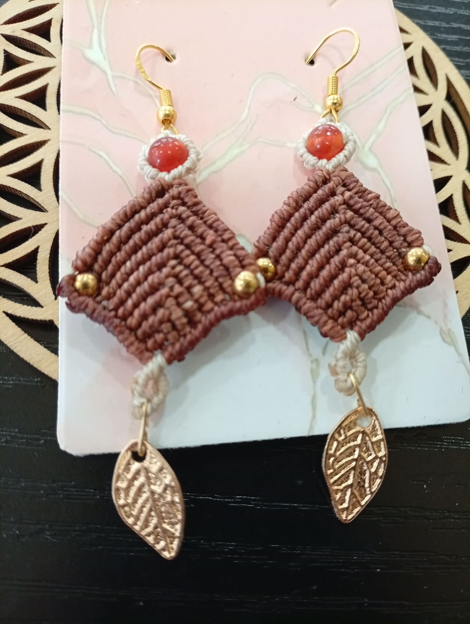 Boucles d’oreilles en micro macramé cornaline