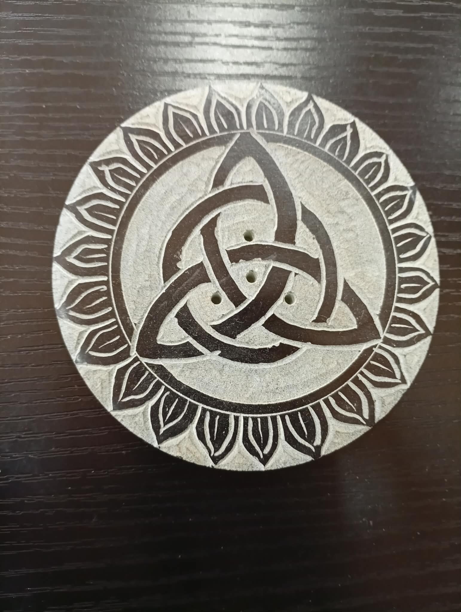 Porte-Encens Saponite – Triquetra