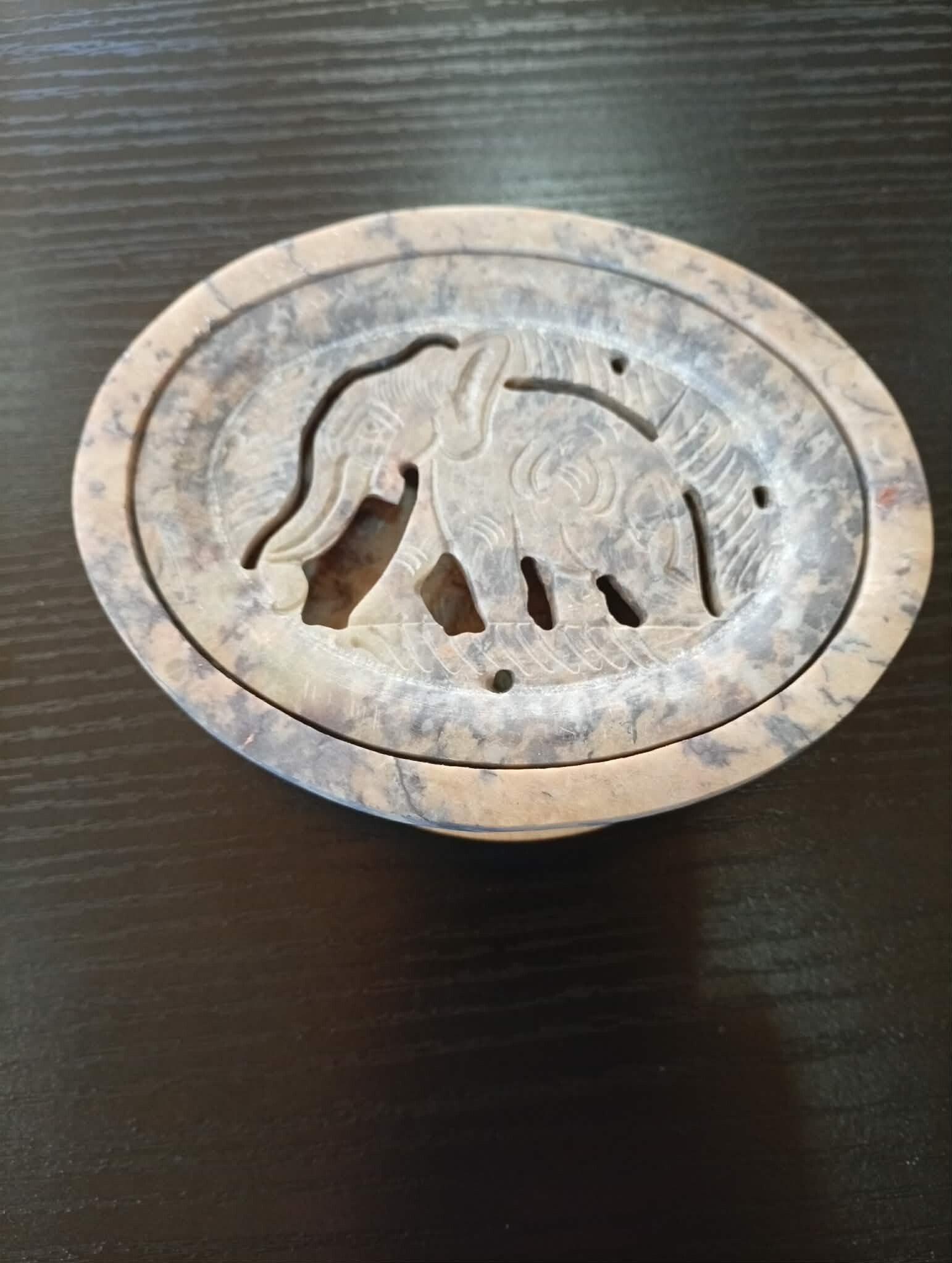 🐘 Porte-savon ovale Éléphant en saponite – Force douce et protection 🐘