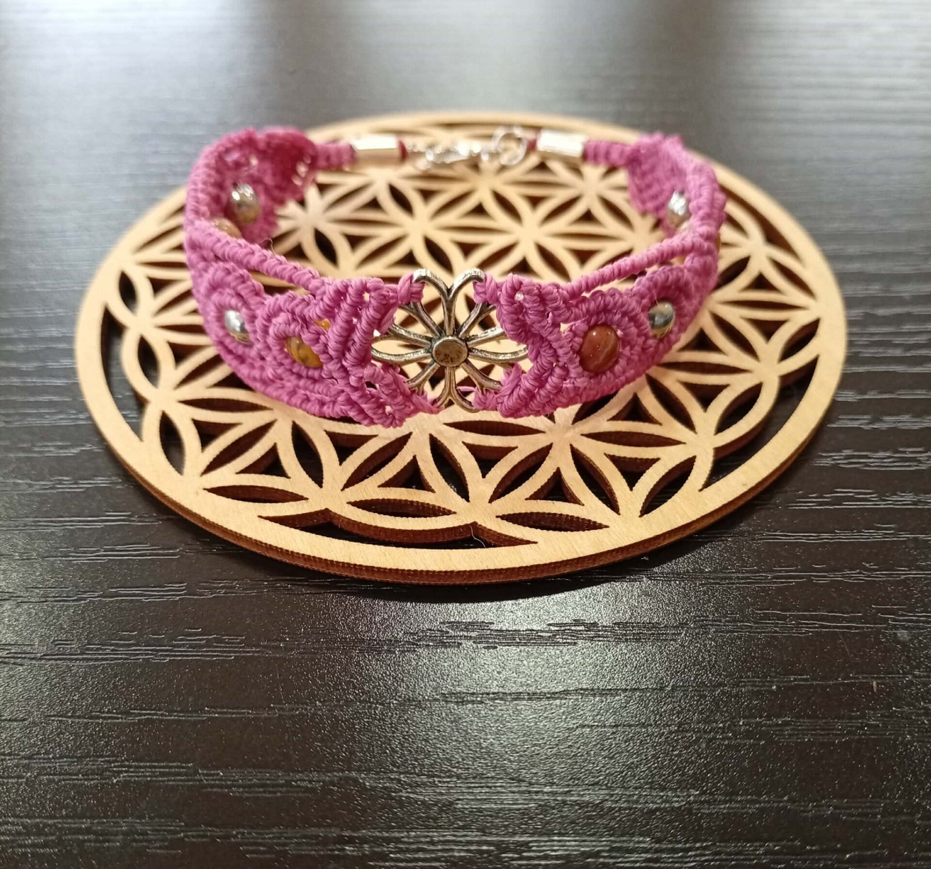 ✨ Bracelet micro-macramé en Crazy Lace Agate