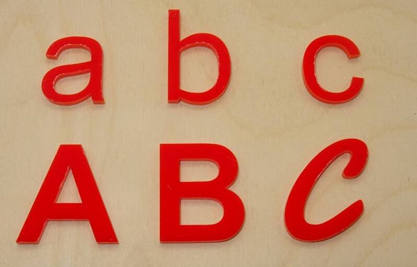 Letters en cijfers gemaakt van plexiglas