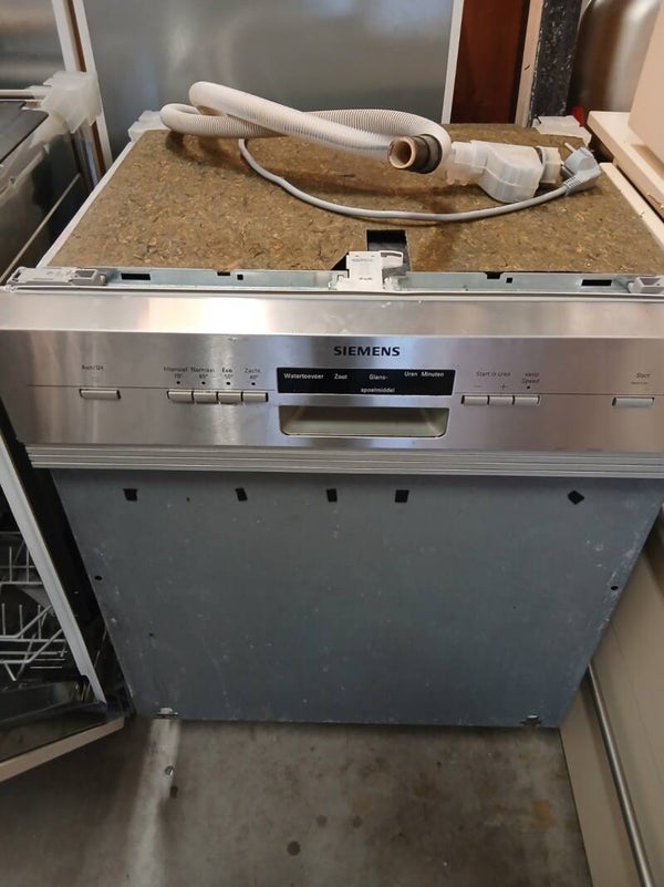 Siemens vaatwasser – onderbouw met RVS-front