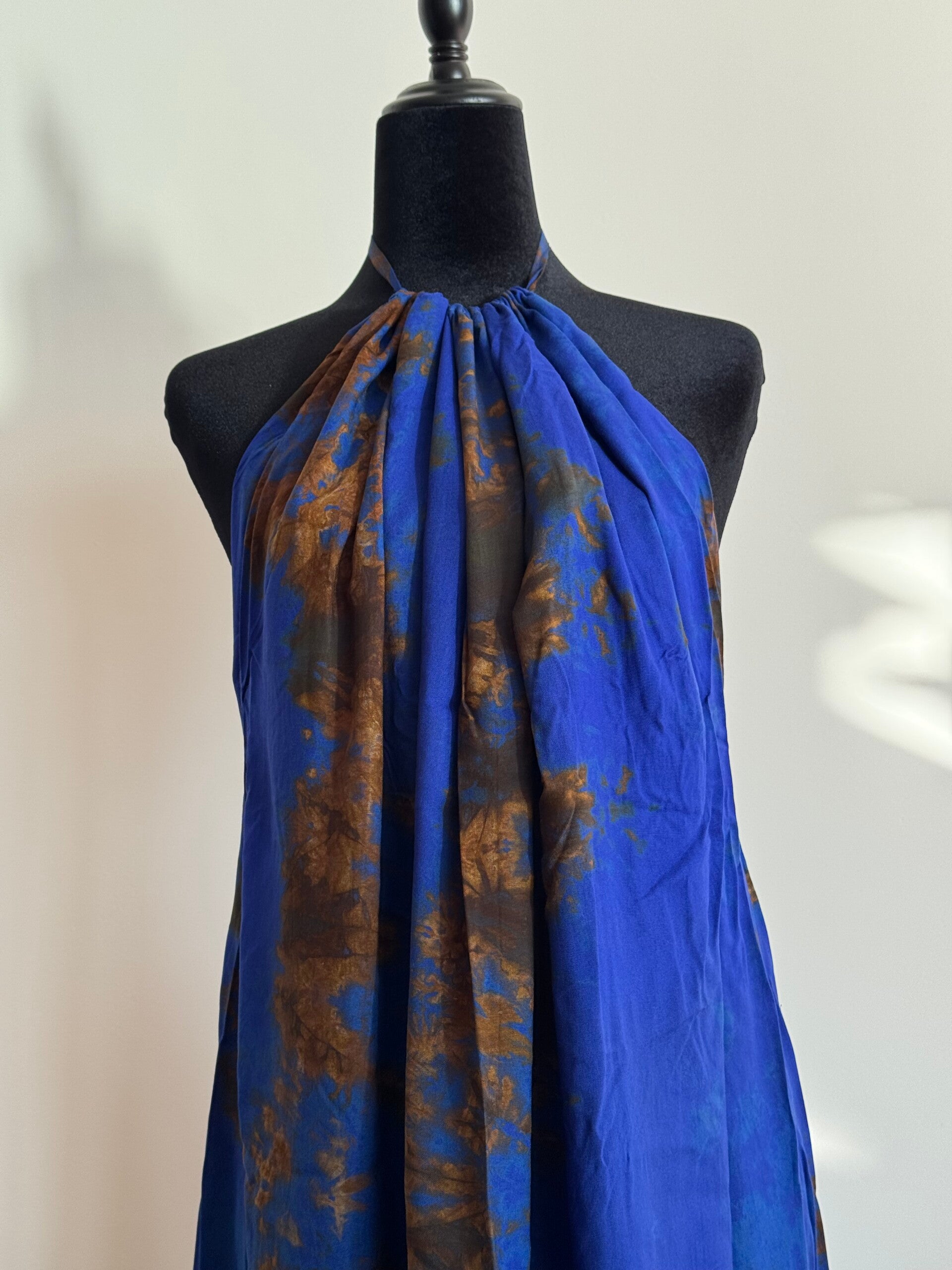 Royal blue backless Dera