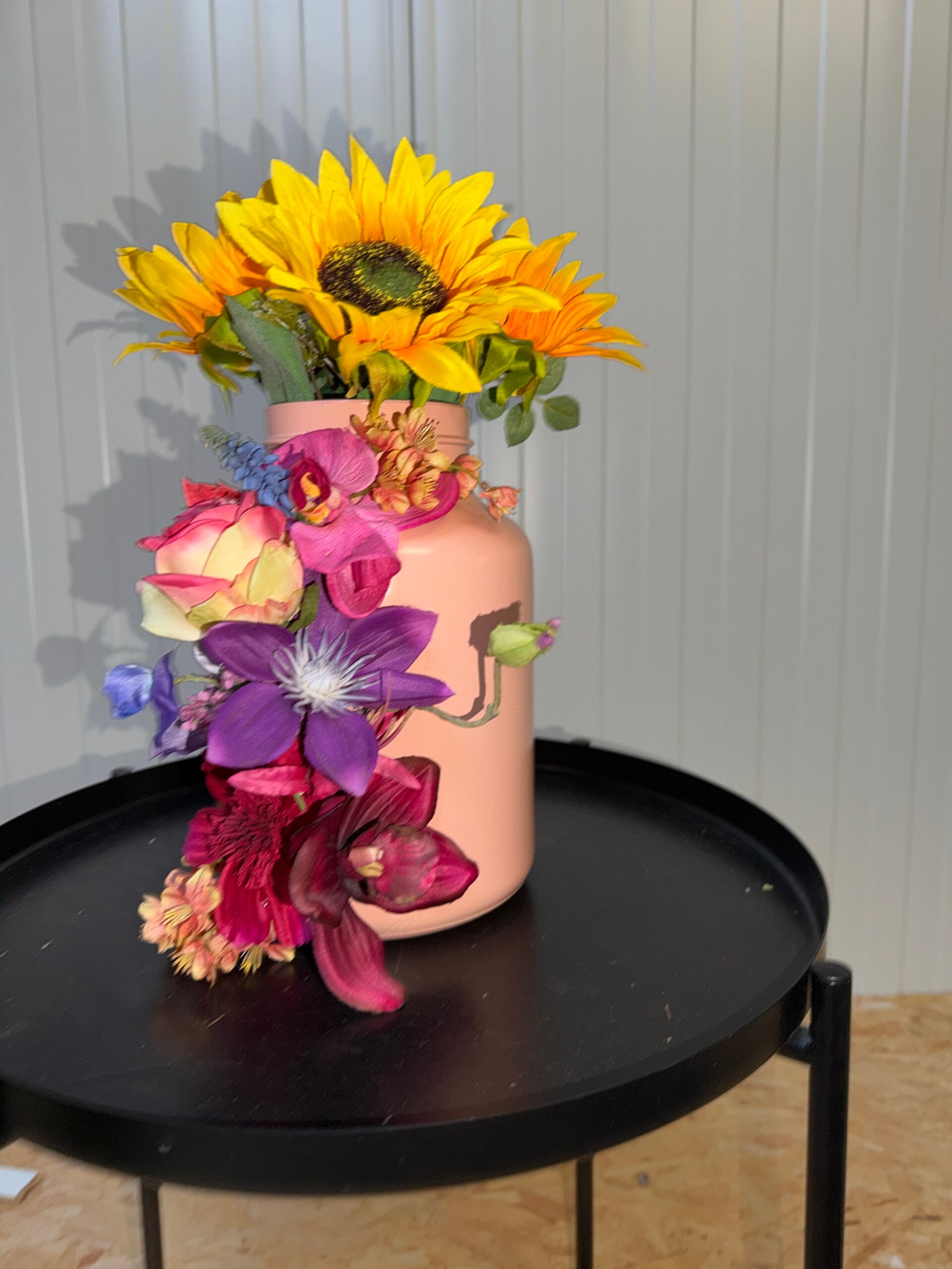 Bloemen vaas glas Roze, handgeschilderd bloemen.