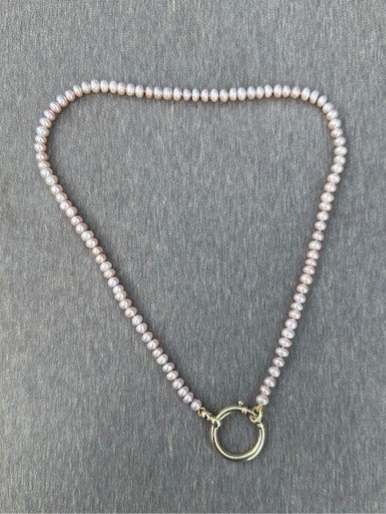 Roze zoetwaterparel collier met 14 krt gouden slot