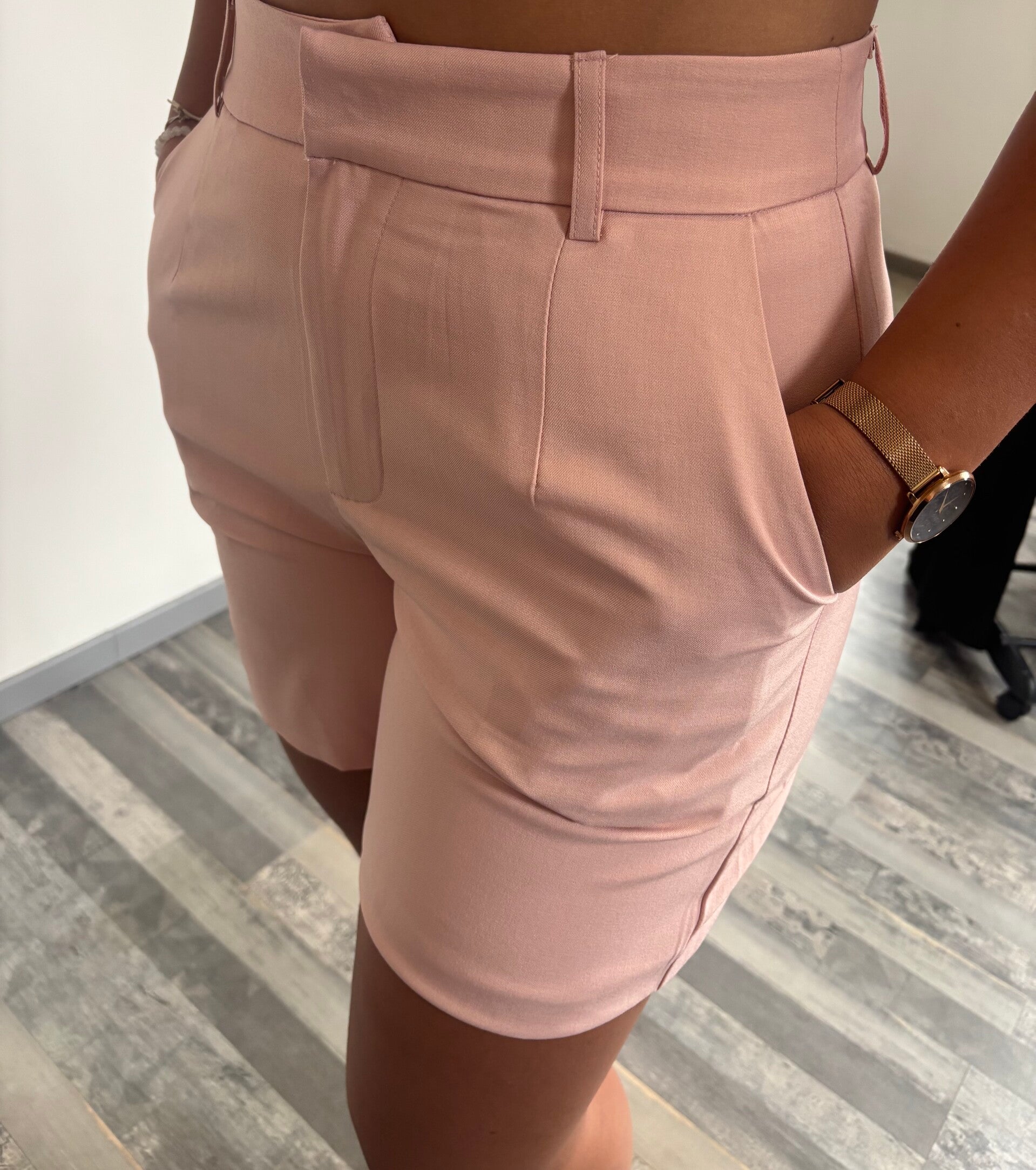 Short Capri rose