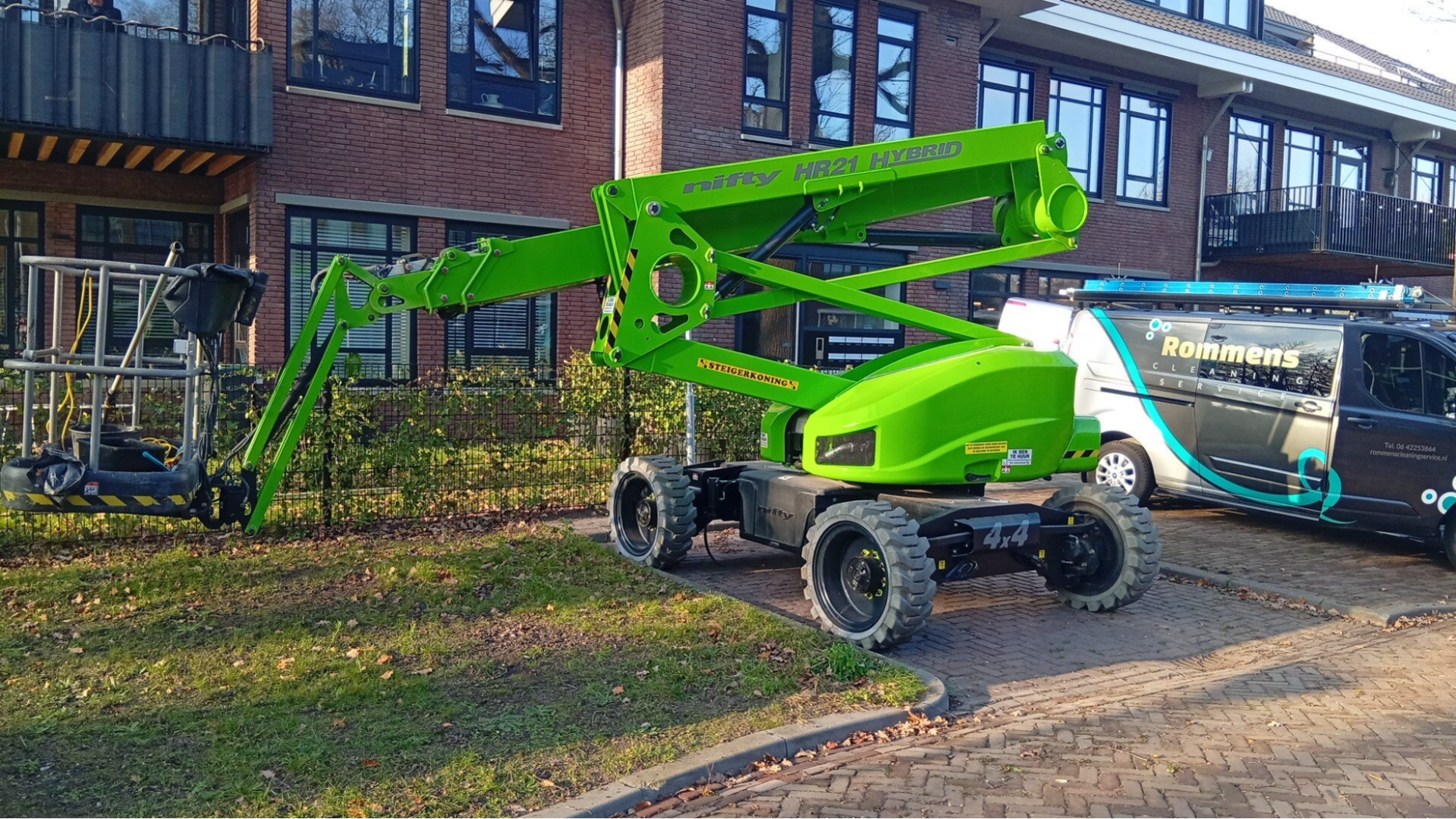 Glasbewassing met hoogwerker