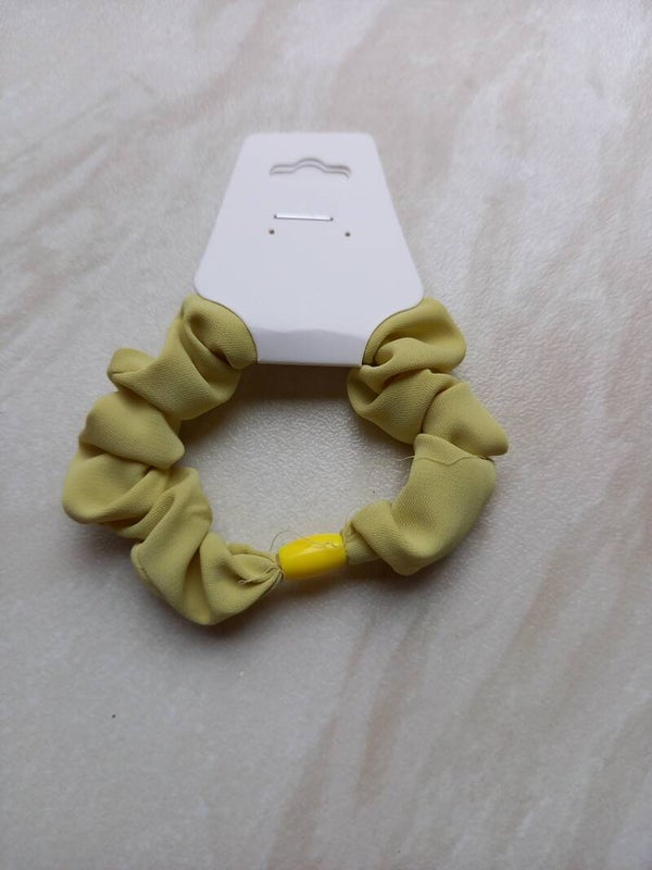 Geel groenige srunchie