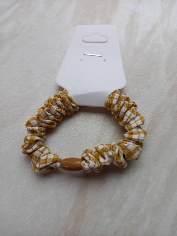 Wit en bruin kleur srunchie
