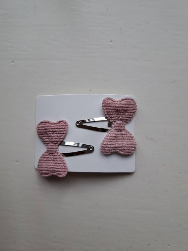 Haarknipjes met een plat oud roze strikje
