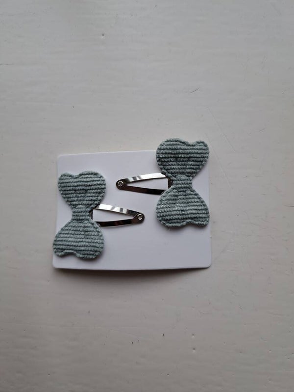 Haarknipjes met oud groen plat strikje