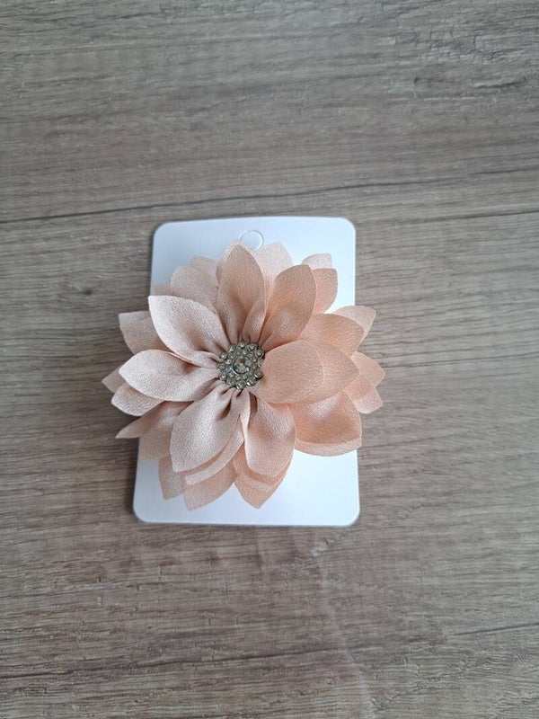 Alligator knip met zand kleur bloem