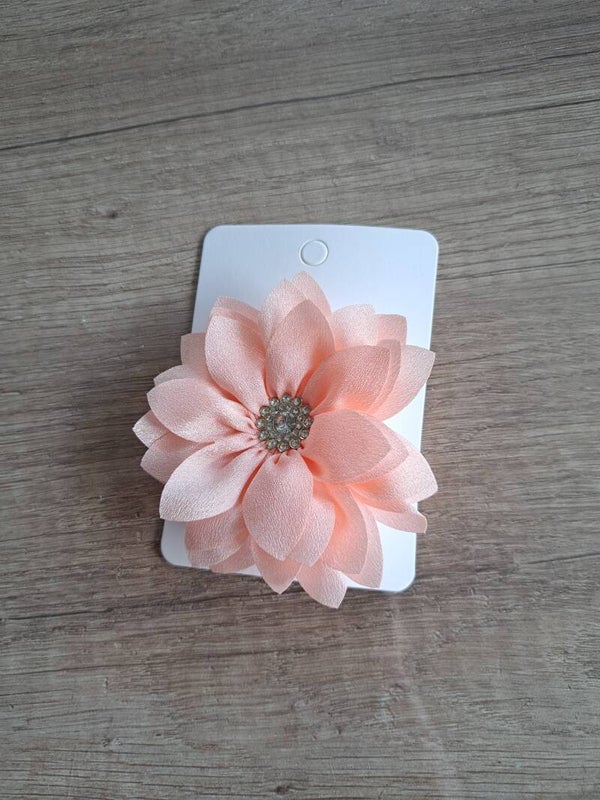 Alligator knip met zalm kleur bloem