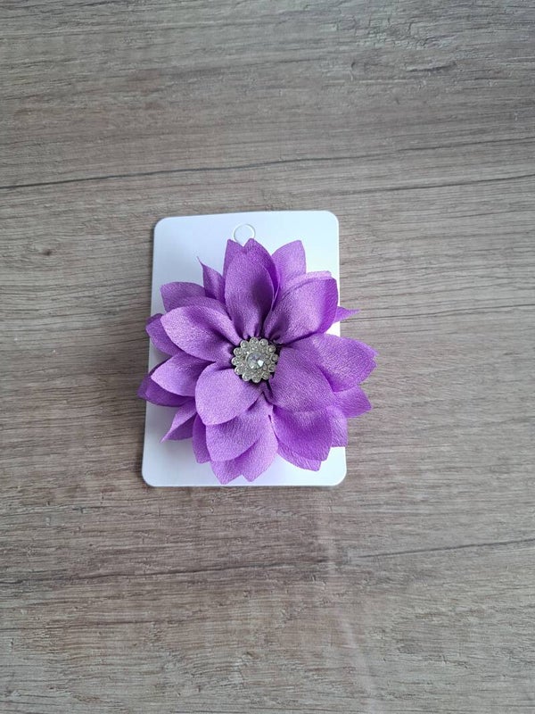 Alligator knip met paarse bloem