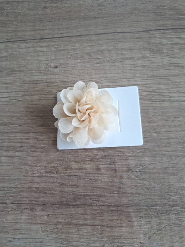 Alligator knip met zand kleur bloemetje