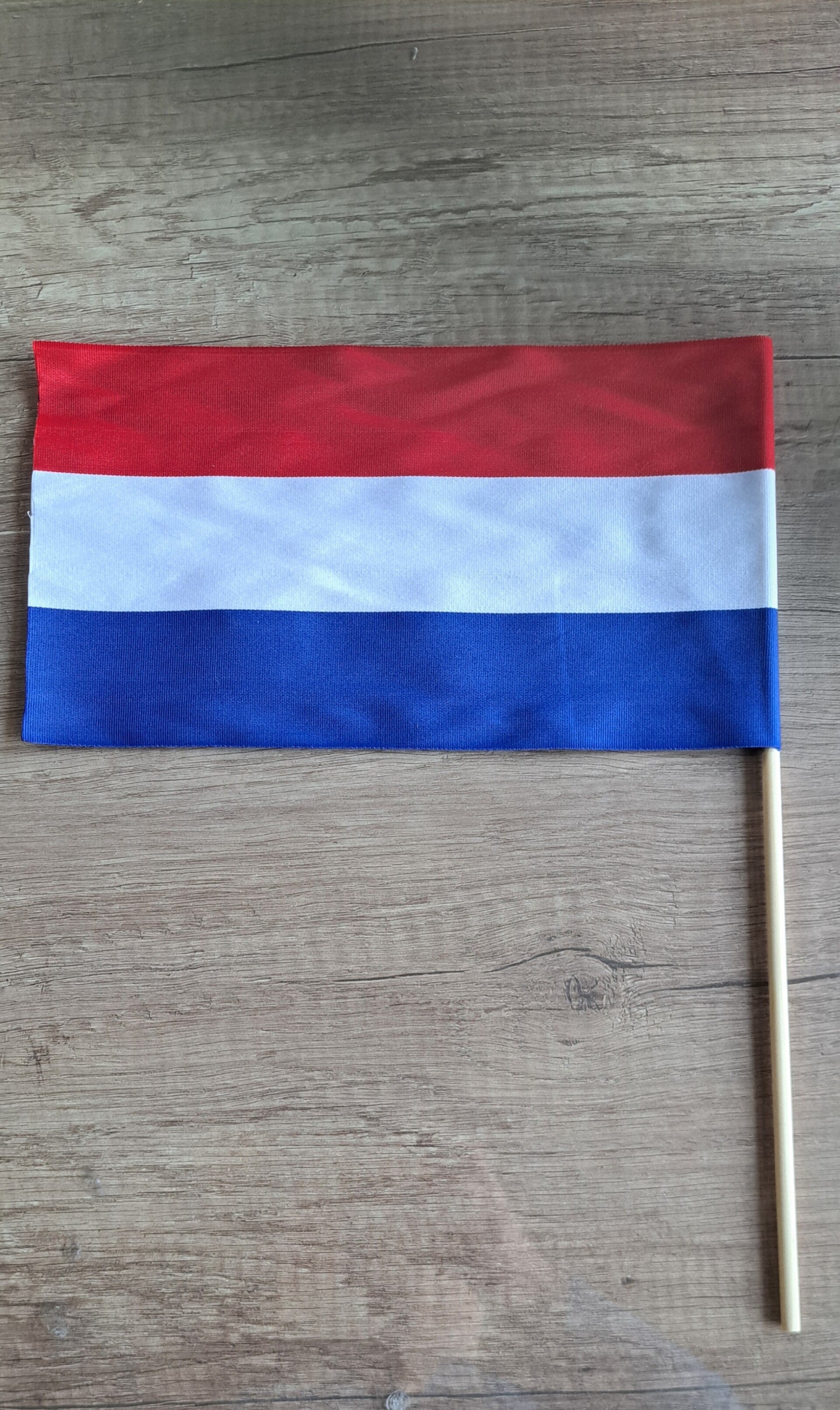 Vlaggetje van stof rood, wit en blauw