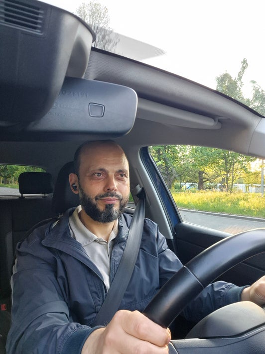 Aytaç in de auto