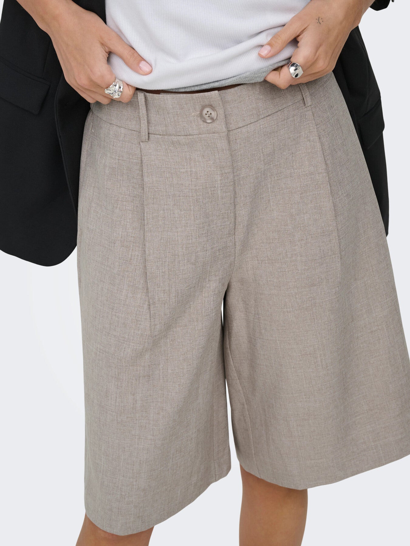 Dames bermuda short beige – high waist – zomerse short | Vanelleswat