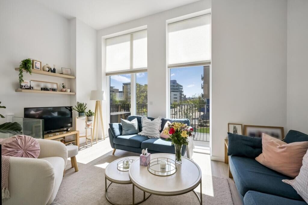 Flat Three-Bedroom Townhouse – Gallions Road, London £2,500 pcm