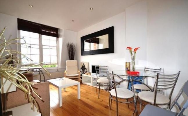 Superb flat modern 2 double bedroom Westminster London £2,500 pcm