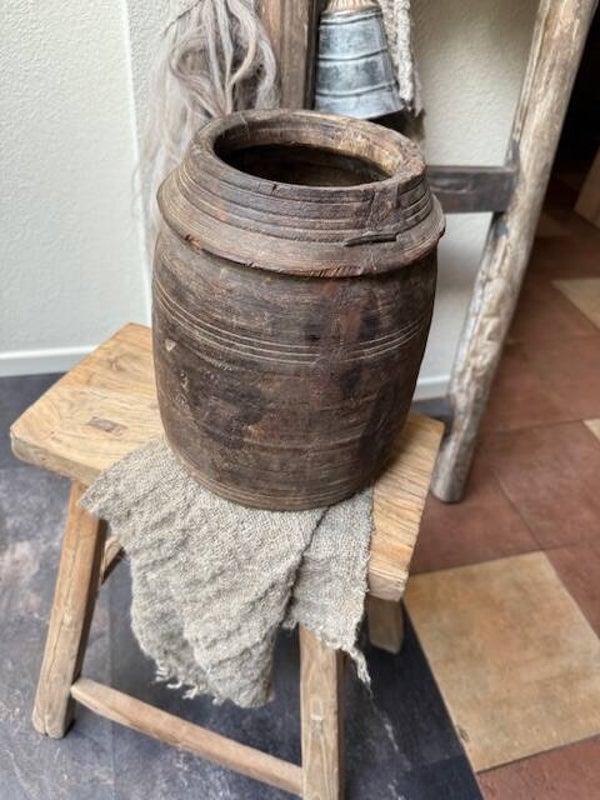 2000, Luksa prachtige nepalse kruik 24cm hoog, diameter 20cm