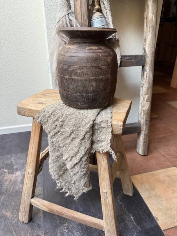 2001, Luksa prachtige nepalse kruik 21cm hoog, diameter 17cm